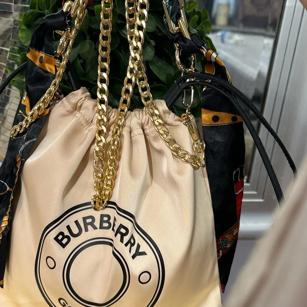 Burberry - Picture 9 of 12